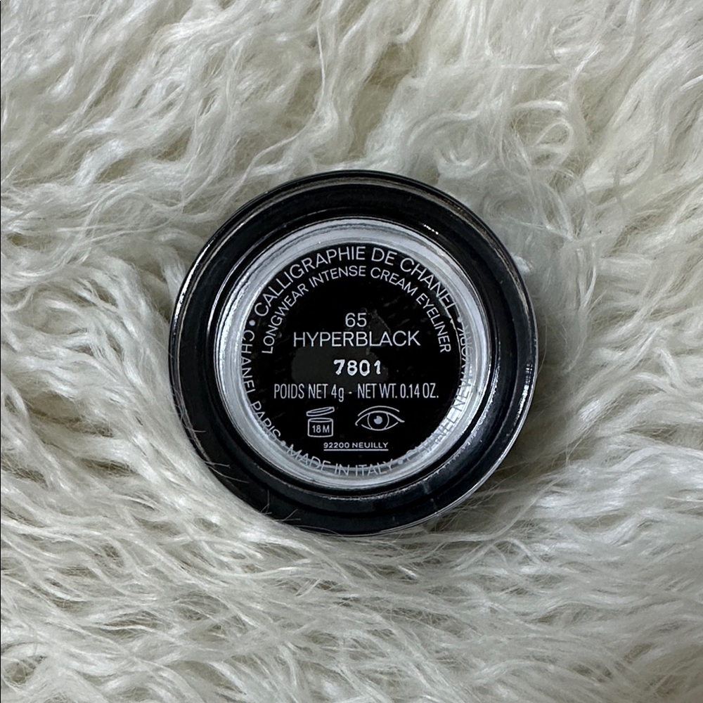 CHANEL Calligraphie Eyeliner in Hyperblack - Picture 3 of 4
